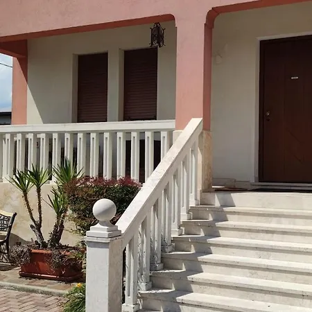 Deluxe Ground Floor Venice/treviso Park Apartment