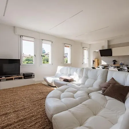 Deluxe Ground Floor Venice/treviso Park Apartment *
